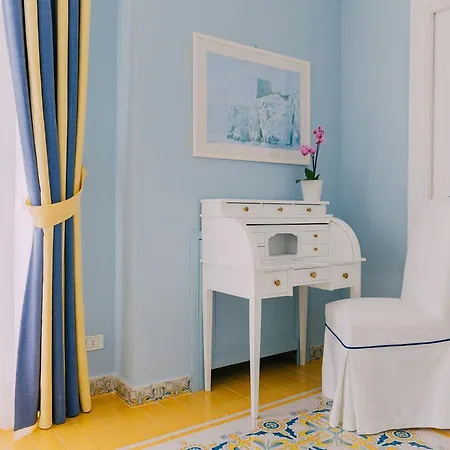 Отель Eliana 3*